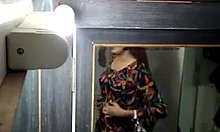 Swati Naidus' private selfie-video med en stor rumpe og BH