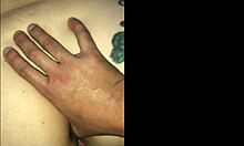 Hemmagjord video av en kåt MILF som får sin stora rumpa knullad och creampie