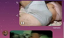 Petite Mexicaanse vrouw chat en masturbeert voor zelfgemaakte video