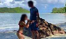 Почти поймана за сексом на укромном пляже