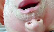 Orgasmo facial de bebes bissexuais