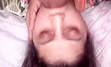 Moje přítelkyně dává hluboký orál a je pokryta spermatem