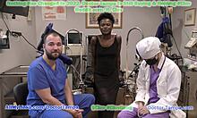 Doktor Tampa gjennomfører en ydmykende gynekologisk undersøkelse på Rina Arem med hjelp av PA Stacy Shepard i denne hjemmelagde medisinske videoen