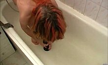 Amatőr vörös hajú a valaha volt legnagyobb játékszerrel szexel