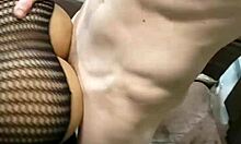 Selbstgemachtes Sexvideo einer heißen Freundin mit großem Arsch, die Sexspielzeug benutzt