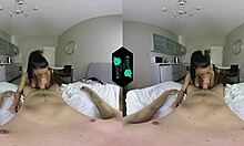 VR - זוג חרמן בפעולת אדים חמה במיטה