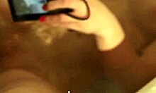 Ein Bad nehmen und sich beim Masturbieren filmen