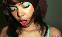Minyon üvey kız kardeş Cindy Luna, üveY kardeşlerinin büyük yarağına derin boğaz sakso çekiyor
