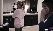 Derrick Pierce dan Aaliyah Love, pasangan yang horny, mengejutkan putri lesbian remaja mereka dengan threesome