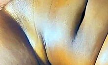 Ohromujúca priateľka si užíva veľký čierny penis v jej kundičke