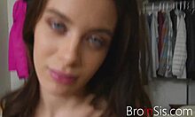 La belle-sœur Lana Rhoades montre ses gros seins et ses compétences dans une vidéo POV