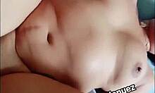 बेवफा गर्लफ्रेंड की बड़ी गांड और बड़े स्तन घर के बने वीडियो में।