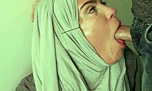 미국의 MILF가 히잡 코스프레에서 얼굴과 항문을 따먹는다
