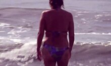 Passioneret strandopvisning med kurvede Latina og hendes fede elsker