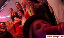 Europeiske amatører deltar i oralsex under en vill fest