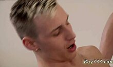 Gay boysporn: Jonge jongens solo sessie met grote lul
