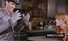Madi Collins a Melody Mynx hrají v incestu videu s halloweenskou tématikou