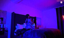 Vidéo de sexe maison passionnée de Daisy Foxxx avec son amateur