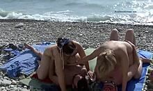 Utendørs orgie med russiske naturister på stranden