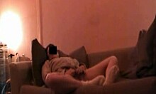 Pertunjukan webcam voyeuristic dengan pasangan lesbian Prancis