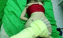 Amador-patienten får sin stramme røv kneppet af sygeplejersken under massage