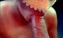 Domácí video o velkém penisu, který exploduje na prsou maskované milky