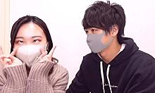 Esposa con los ojos vendados engaña a chicas asiáticas para tener sexo profundo y facial