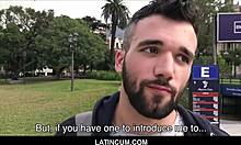 Un amator gay păros primește 10.000 de pesos pentru sex POV de la regizorul de film