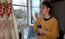 Секси тинејџерска полусестра ужива у фетишу пушења