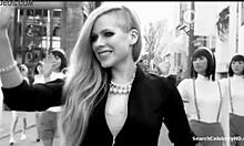 วิดีโอ topless ของ Avril Lavignes ที่แสดงภาพเปลือยกายของคนดังและหน้าอกใหญ่